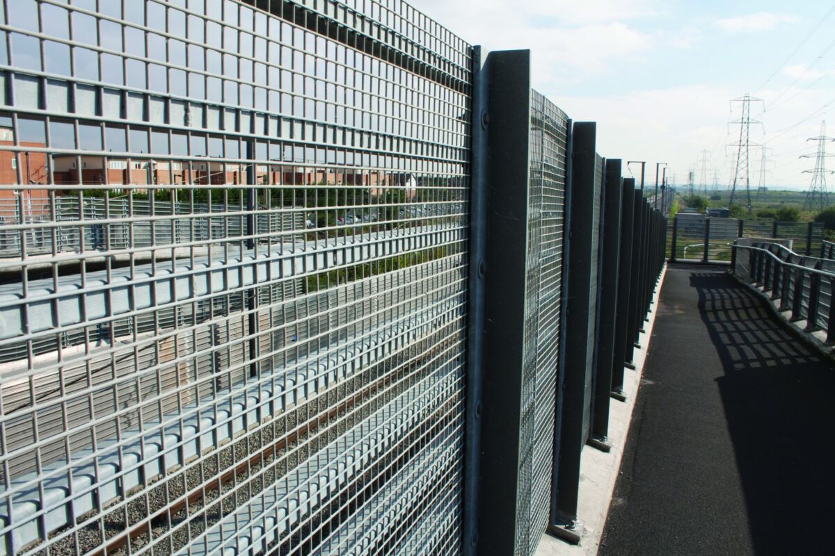 Comparing Welded vs. Woven Wire Mesh Insights from FH Brundle's Extensive Range F.H.Brundle